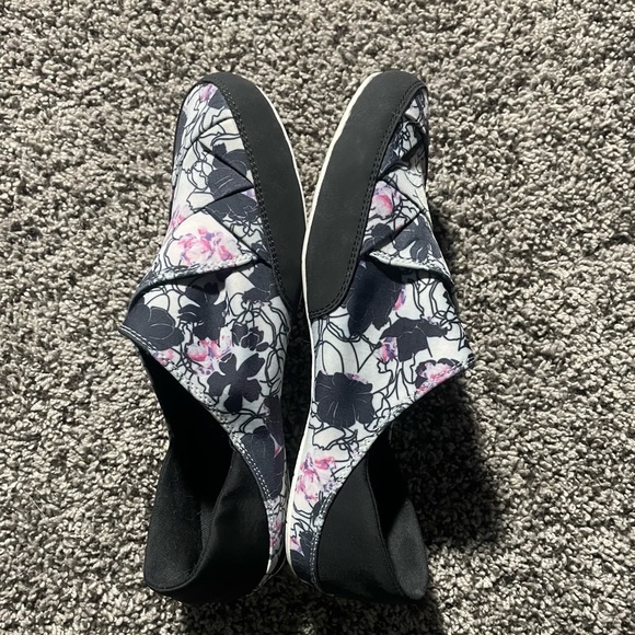 Merrell Shoes - Picture 3 of 4